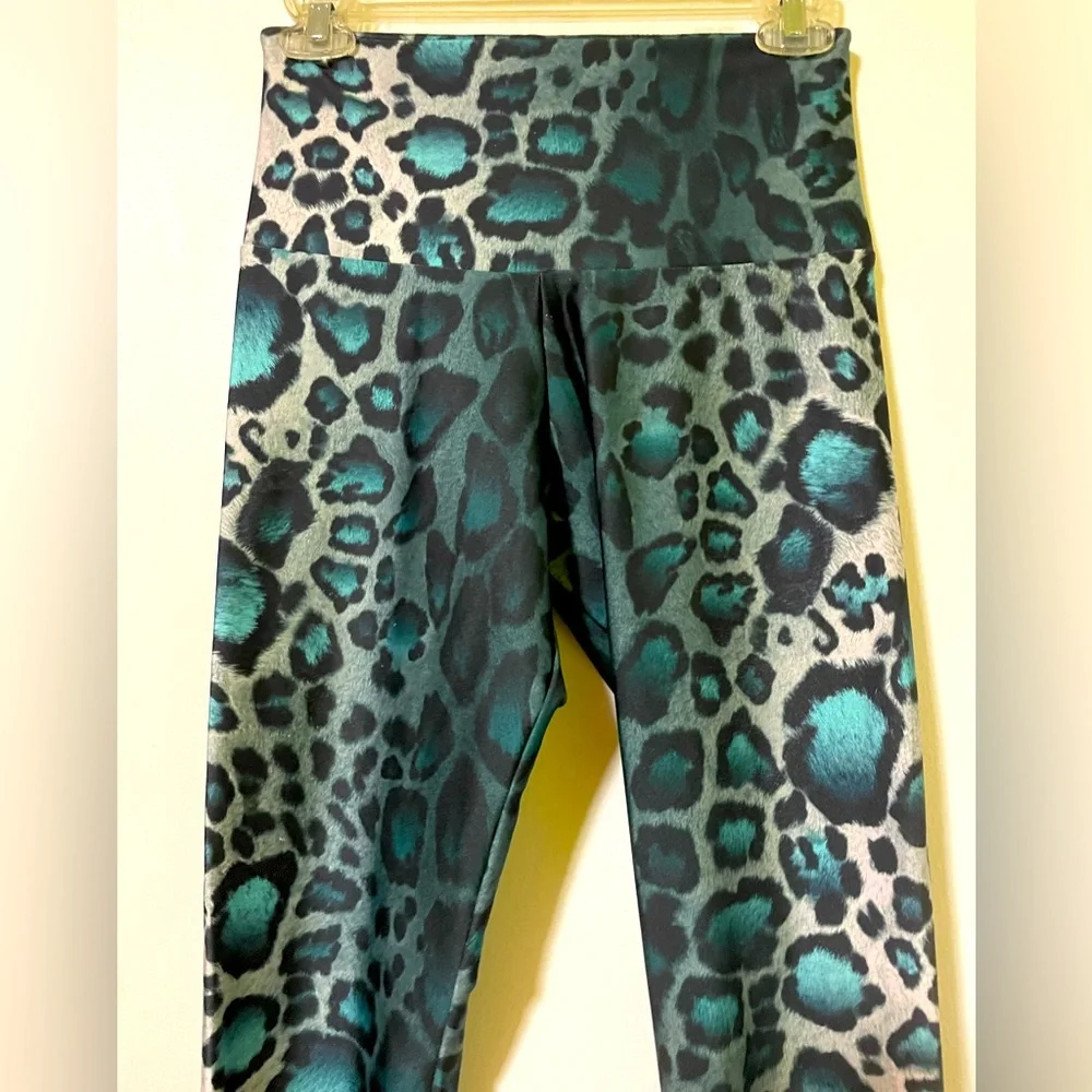 Onzie Blue, Grey Leopard Print, Sz s - Picture 6 of 10